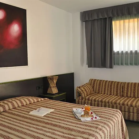 Green Hotel Отель